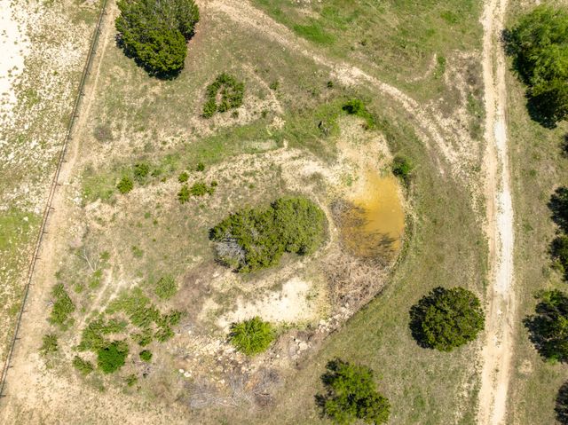 1960 W McCaleb Lane, Hamilton, TX 76531