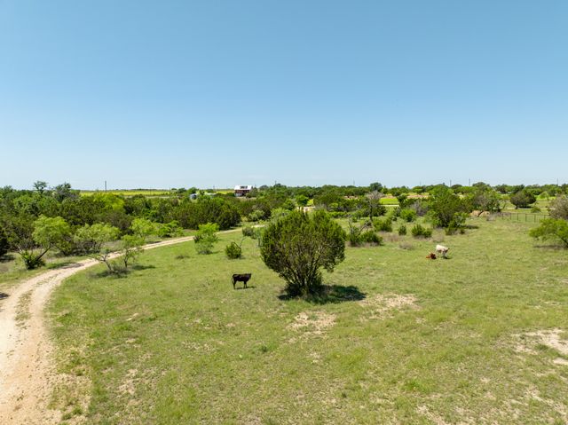1960 W McCaleb Lane, Hamilton, TX 76531