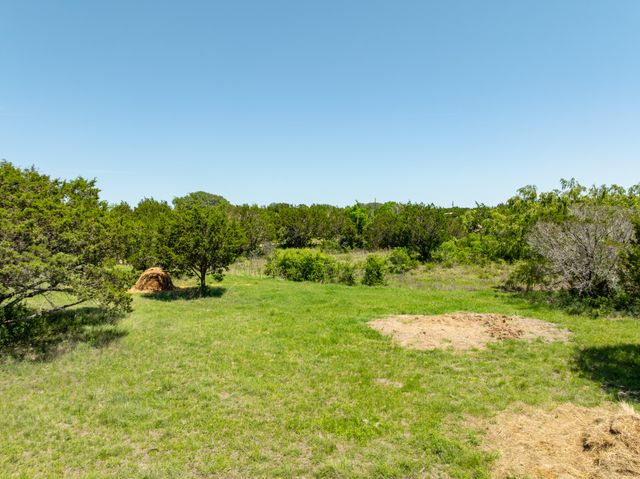 1960 W McCaleb Lane, Hamilton, TX 76531