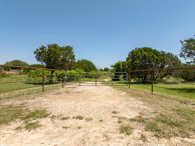 1960 W McCaleb Lane, Hamilton, TX 76531