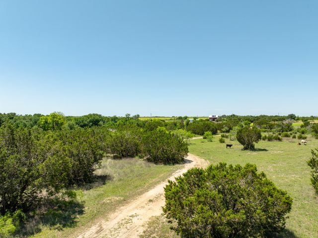 1960 W McCaleb Lane, Hamilton, TX 76531