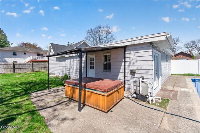 5 Marquette Avenue, Colonie, NY 12110