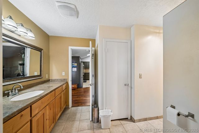 25100 S 610, Grove, OK 74344