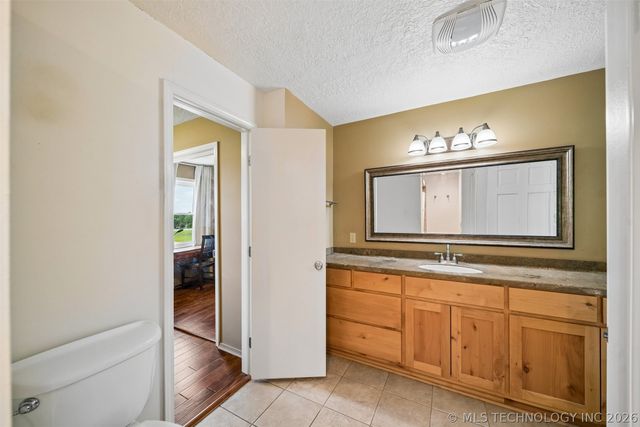 25100 S 610, Grove, OK 74344