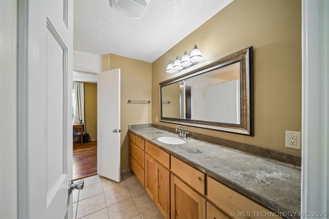 25100 S 610, Grove, OK 74344