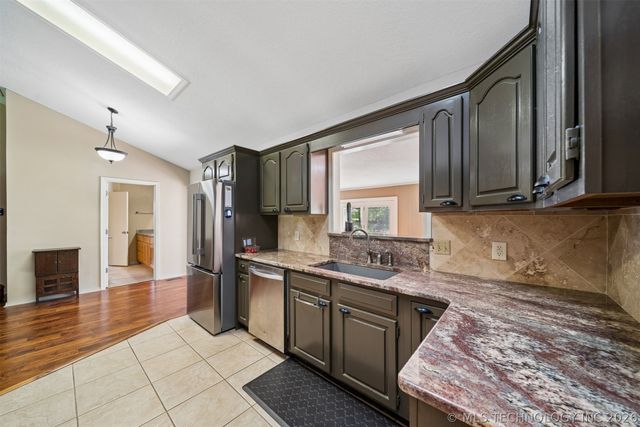 25100 S 610, Grove, OK 74344