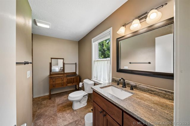 25100 S 610, Grove, OK 74344