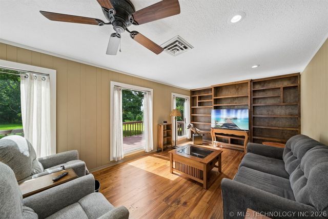 25100 S 610, Grove, OK 74344