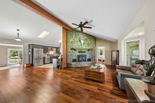 25100 S 610, Grove, OK 74344