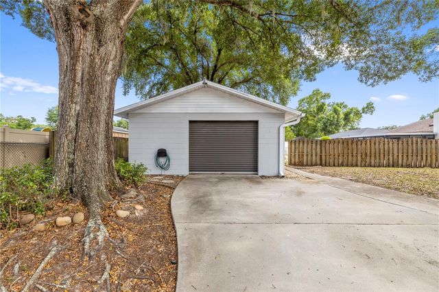 1855 KIM ACRES LANE, Dover, FL 33527