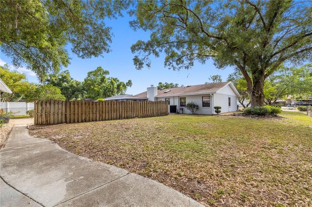 1855 KIM ACRES LANE, Dover, FL 33527