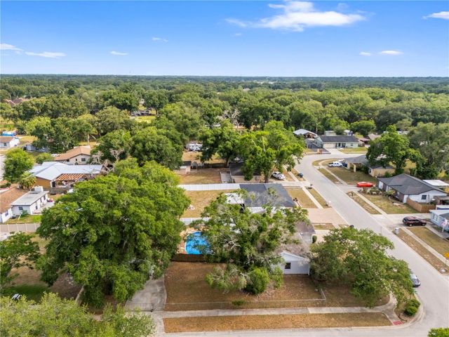 1855 KIM ACRES LANE, Dover, FL 33527