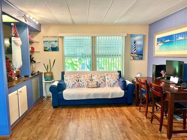 8011 SE Homestead Avenue, Hobe Sound, FL 33455