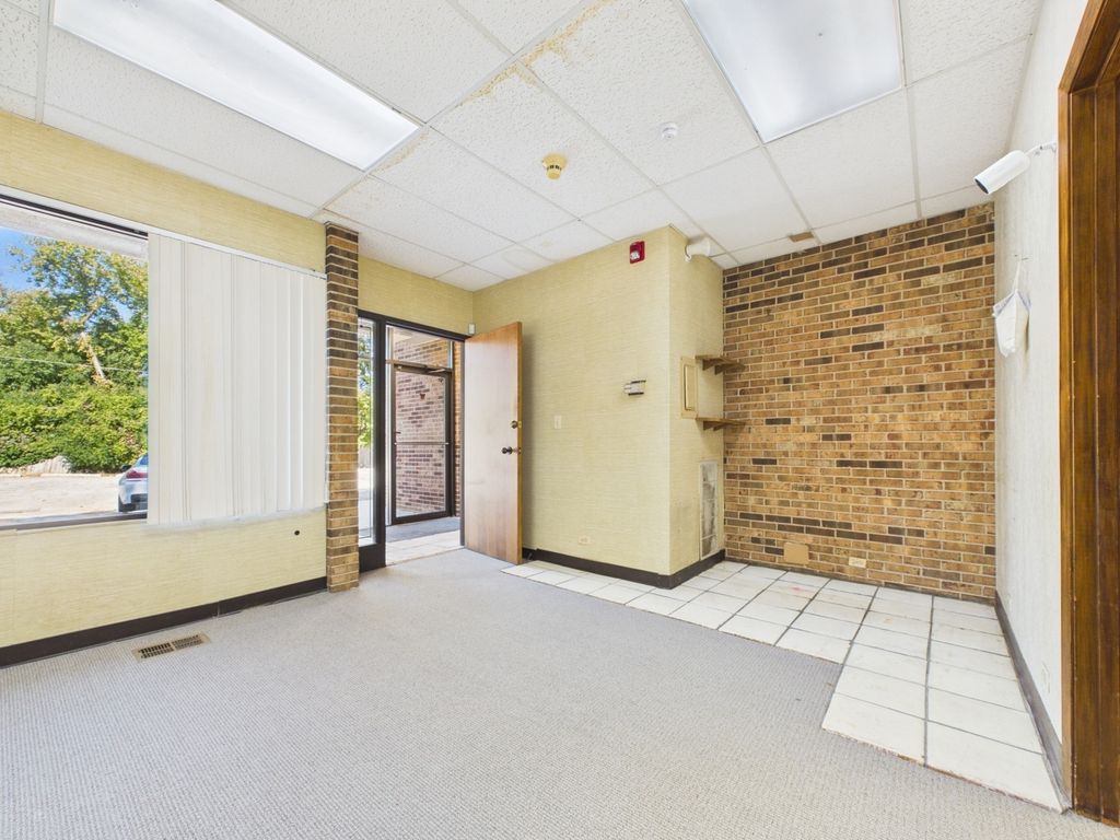 501 W Ogden Avenue 4, Hinsdale, IL 60521 — photo 4
