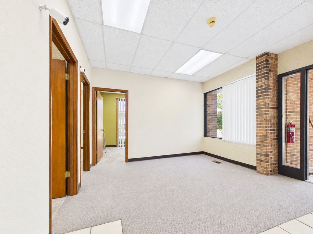 501 W Ogden Avenue 4, Hinsdale, IL 60521 — photo 5
