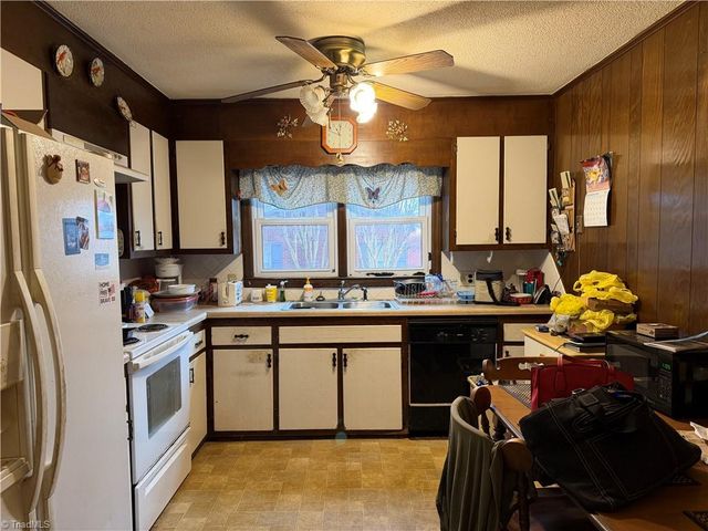 1617 Bunker Hill Sandy Ridge Road, Kernersville, NC 27284