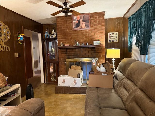 1617 Bunker Hill Sandy Ridge Road, Kernersville, NC 27284