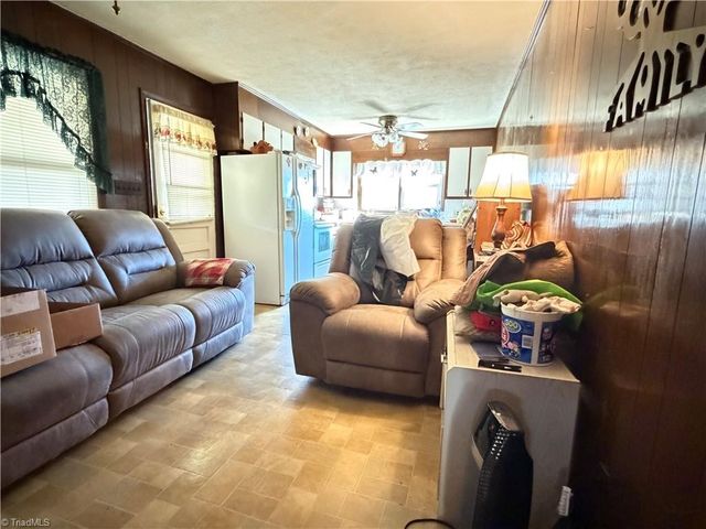 1617 Bunker Hill Sandy Ridge Road, Kernersville, NC 27284