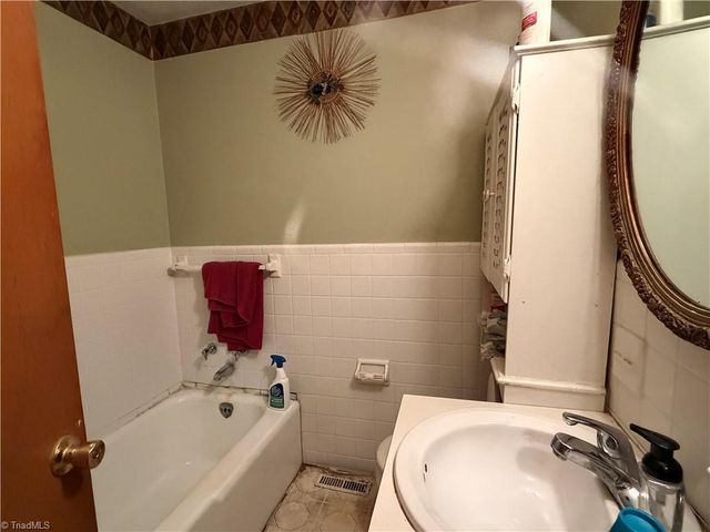 1617 Bunker Hill Sandy Ridge Road, Kernersville, NC 27284