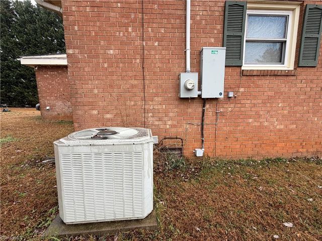 1617 Bunker Hill Sandy Ridge Road, Kernersville, NC 27284