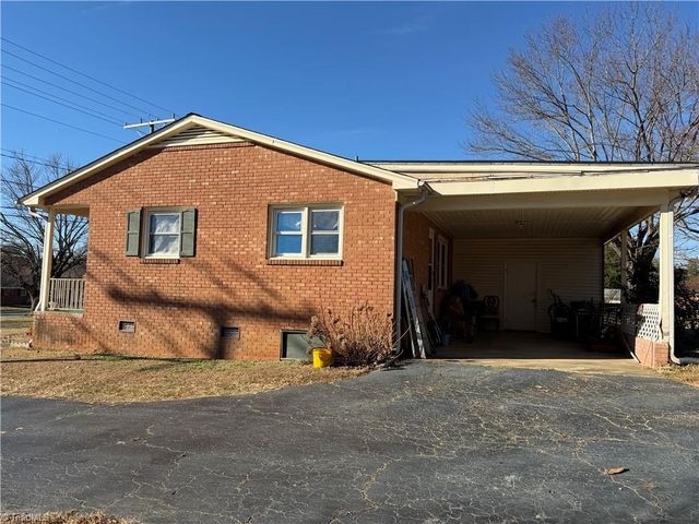 1617 Bunker Hill Sandy Ridge Road, Kernersville, NC 27284