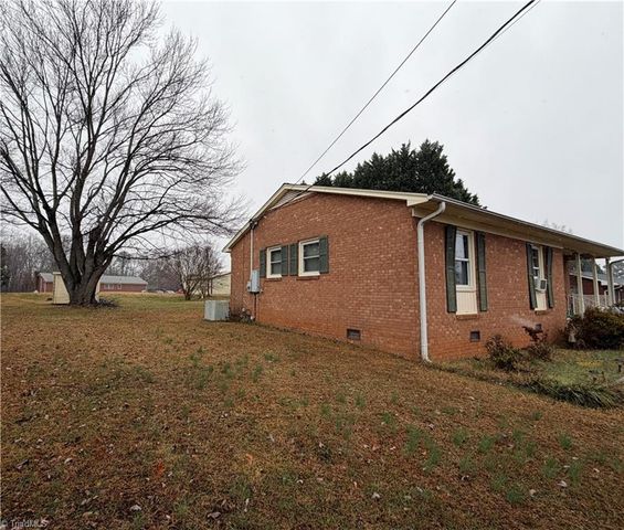 1617 Bunker Hill Sandy Ridge Road, Kernersville, NC 27284