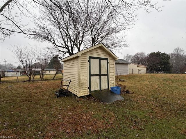 1617 Bunker Hill Sandy Ridge Road, Kernersville, NC 27284