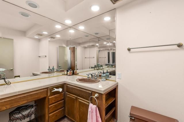 8211 Limon Ln, El Cajon, CA 92021