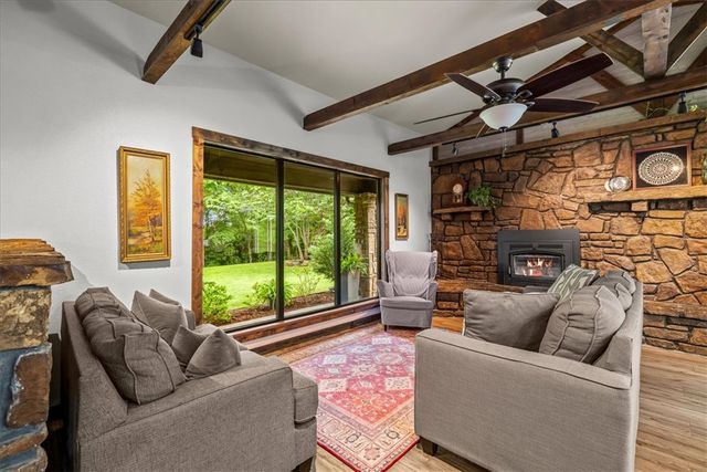 12398 S Whitehouse Road, Fayetteville, AR 72701