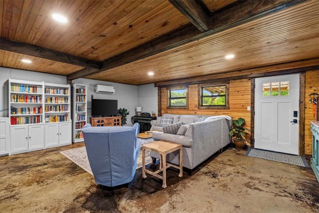12398 S Whitehouse Road, Fayetteville, AR 72701