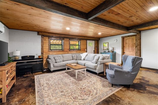12398 S Whitehouse Road, Fayetteville, AR 72701