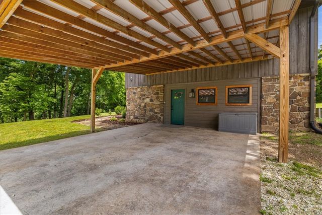 12398 S Whitehouse Road, Fayetteville, AR 72701