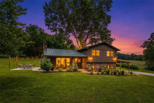 12398 S Whitehouse Road, Fayetteville, AR 72701