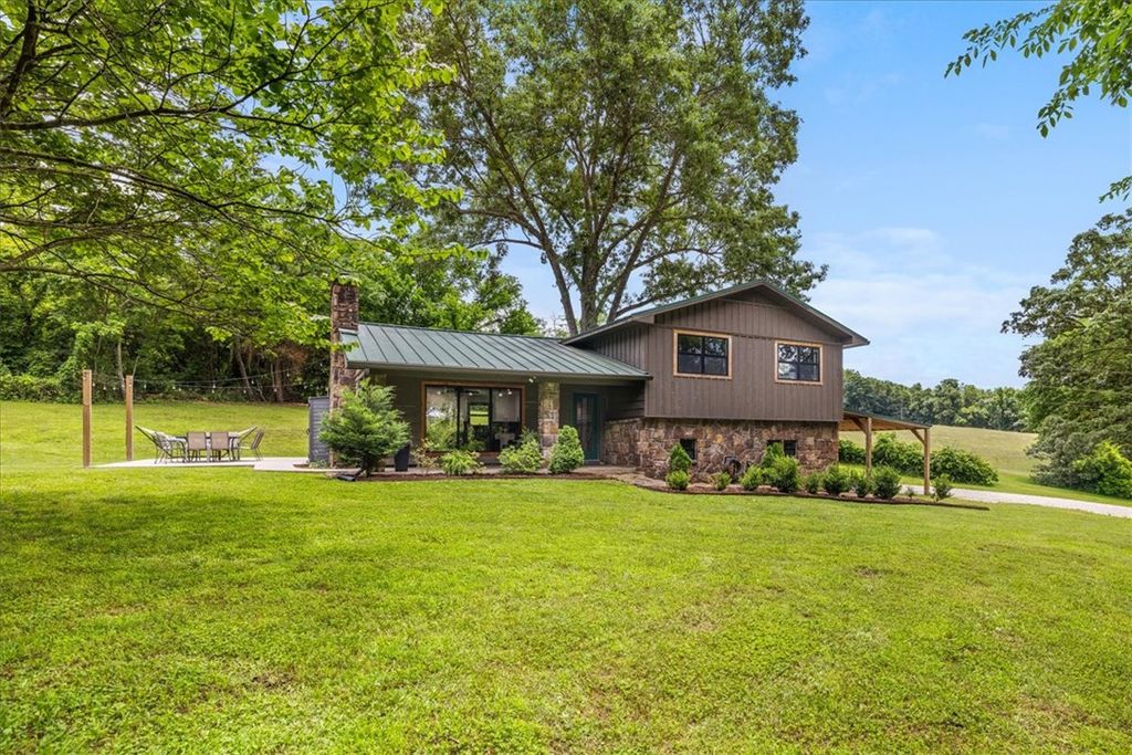 12398 S Whitehouse Road, Fayetteville, AR 72701
