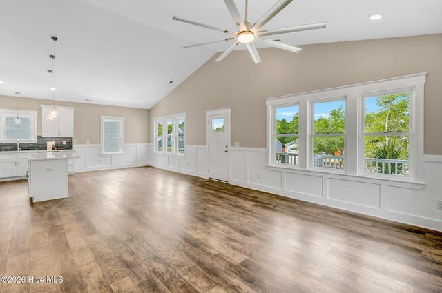 152 NE 1st Street, Oak Island, NC 28465