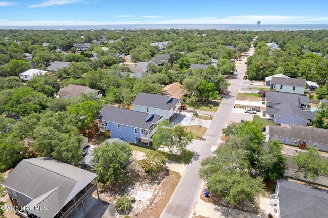 152 NE 1st Street, Oak Island, NC 28465