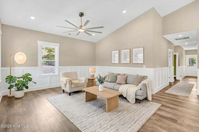 152 NE 1st Street, Oak Island, NC 28465