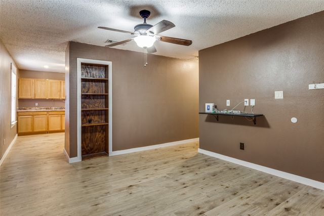 616 Black Hills Drive, Burleson, TX 76028