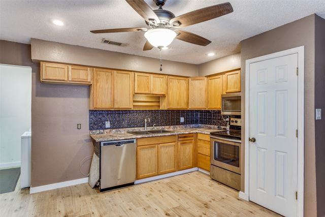 616 Black Hills Drive, Burleson, TX 76028