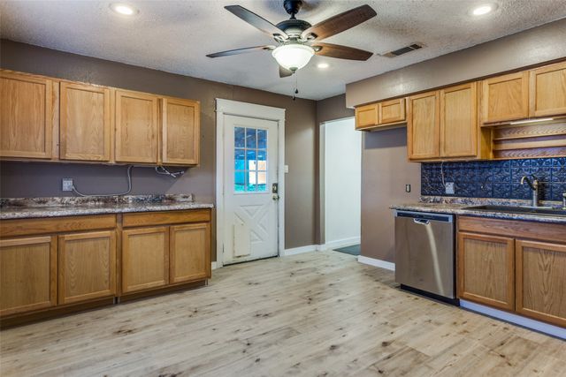 616 Black Hills Drive, Burleson, TX 76028