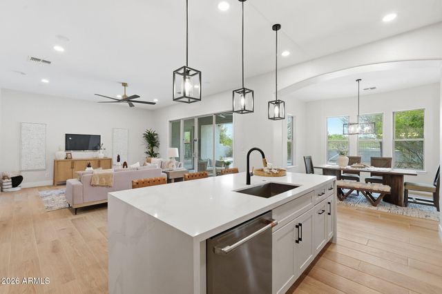 18008 W OCOTILLO Avenue, Goodyear, AZ 85338