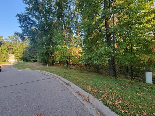 6433 N Shore Drive, Richland, MI 49083