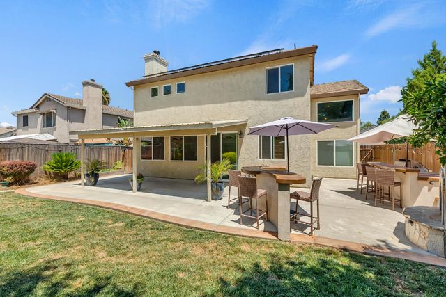 2893 Pitzer Cir, West Sacramento, CA 95691