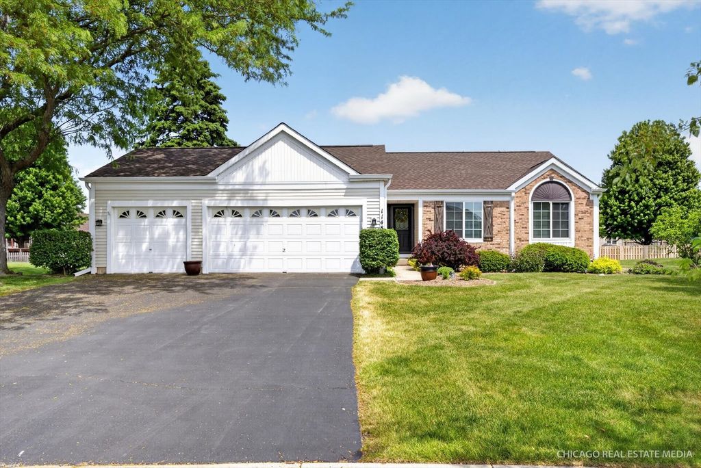 1148 Sawmill Lane, Algonquin, IL 60102