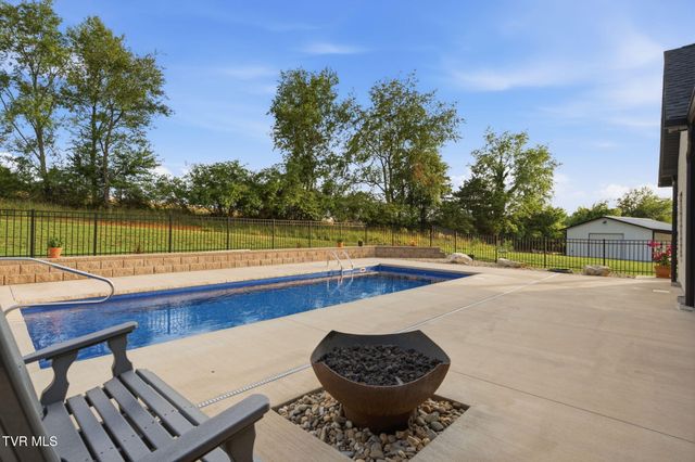 141 Kitzmiller Road, Gray, TN 37615