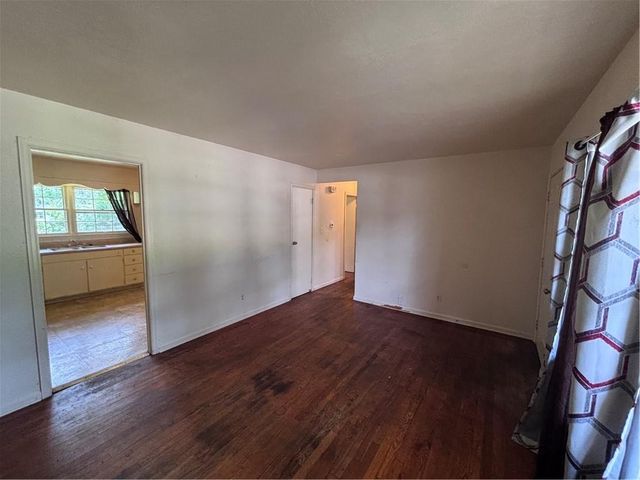 9130 E 44th Street, Kansas City, MO 64133