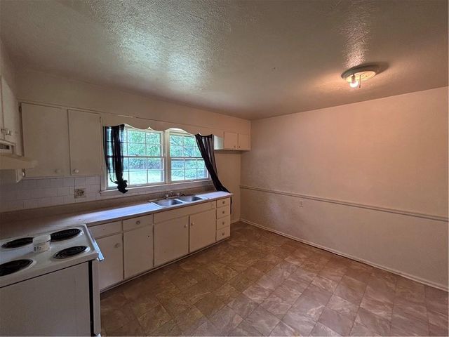 9130 E 44th Street, Kansas City, MO 64133