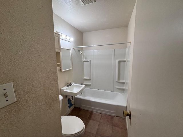 9130 E 44th Street, Kansas City, MO 64133