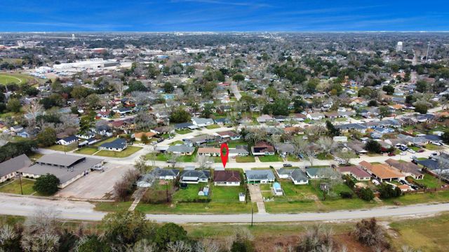 900 S Circle Drive, Baytown, TX 77520