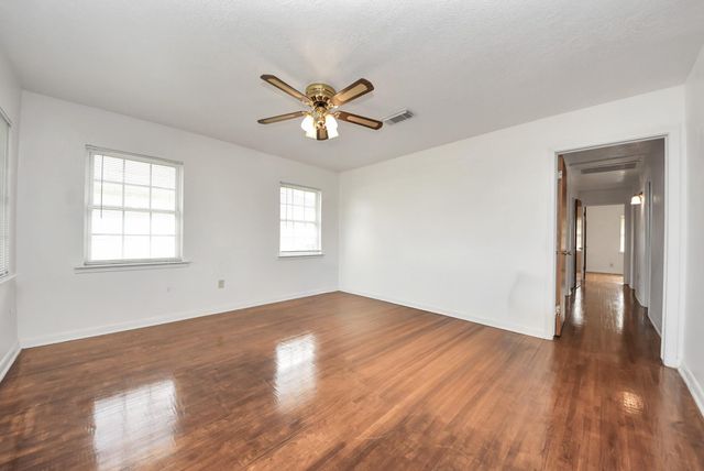 900 S Circle Drive, Baytown, TX 77520